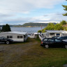 Røed Camping - Blick auf den Fjord über den Dauercamperbereich.