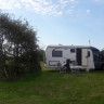 Ølberg Camping - Plek op grasveld aan de andere kant van de weg