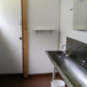 Furu Camping - Waschraum Herren (hinter der Tür ist die Dusche) 