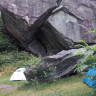 Trolltunga Camping - boulderfels mitten auf dem camping