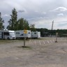 Camping Borka Brygga - Parkplatz als Campingplatz in kleinem Hafen