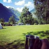 Vinje Camping - Blick Richtung Fjord und Wasserfall 