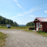 Sandviks Camping - Meer in Sichtweite, kurzer Weg links am Parkplatz vorbei