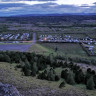 Varmaland Camping - Blick auf den Campingplatz vom nahe gelegenen Hügel um Mitternacht...