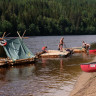 Björkebo Camping - selbstgebaute Flöße am Klarälven