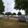 Sandvik Camping - Wat grotere camping terrasvormig aangelegd aan rand van het meer.