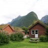 Bøyum Camping - cabin with bench